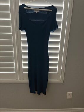Olive & Oak Navy Ribbed Short-Sleeve Midi Dress